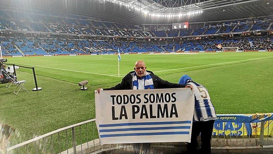Solidaridad con La Palma desde las gradas de Anoeta