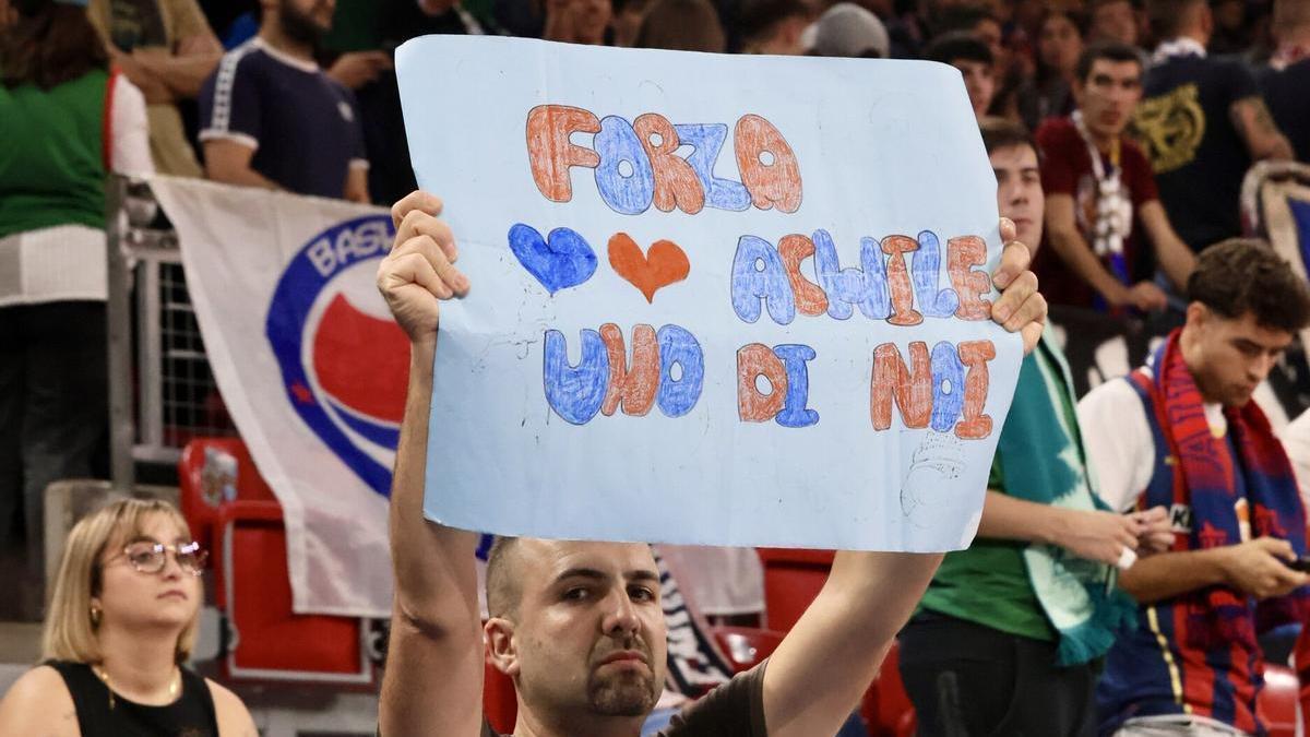 Un aficionado envía fuerza a Polonara