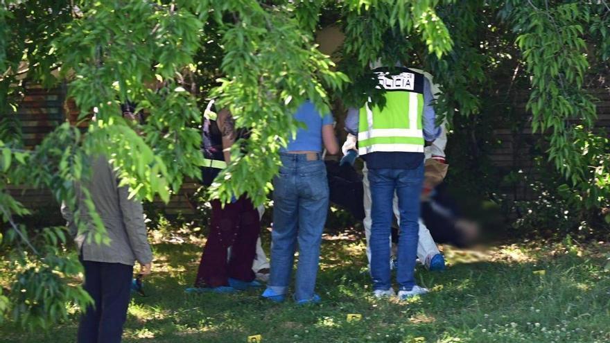 Fotos del lugar del hallazgo de un hombre asesinado en Pampl