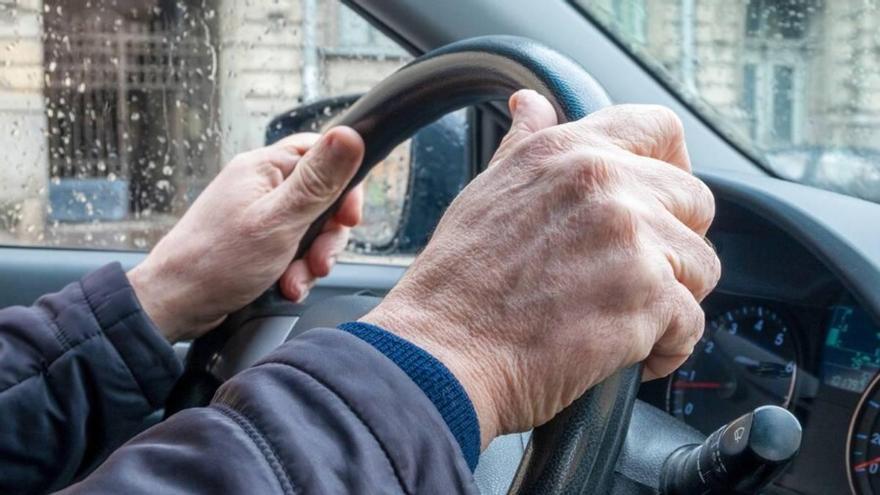 Esta es la edad a la que deberías dejar de conducir, según los expertos