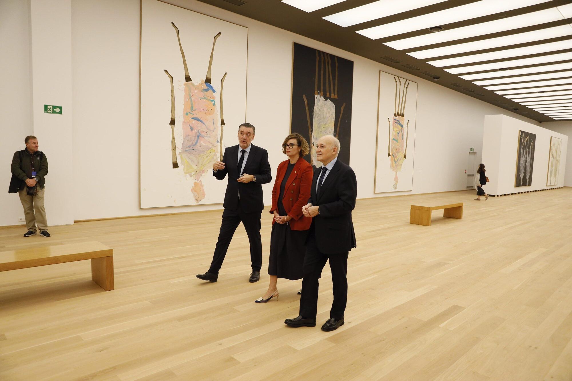 El edificio moderno del Bellas Artes reabre con Baselitz, el artista que decidió pintar el mundo al revés