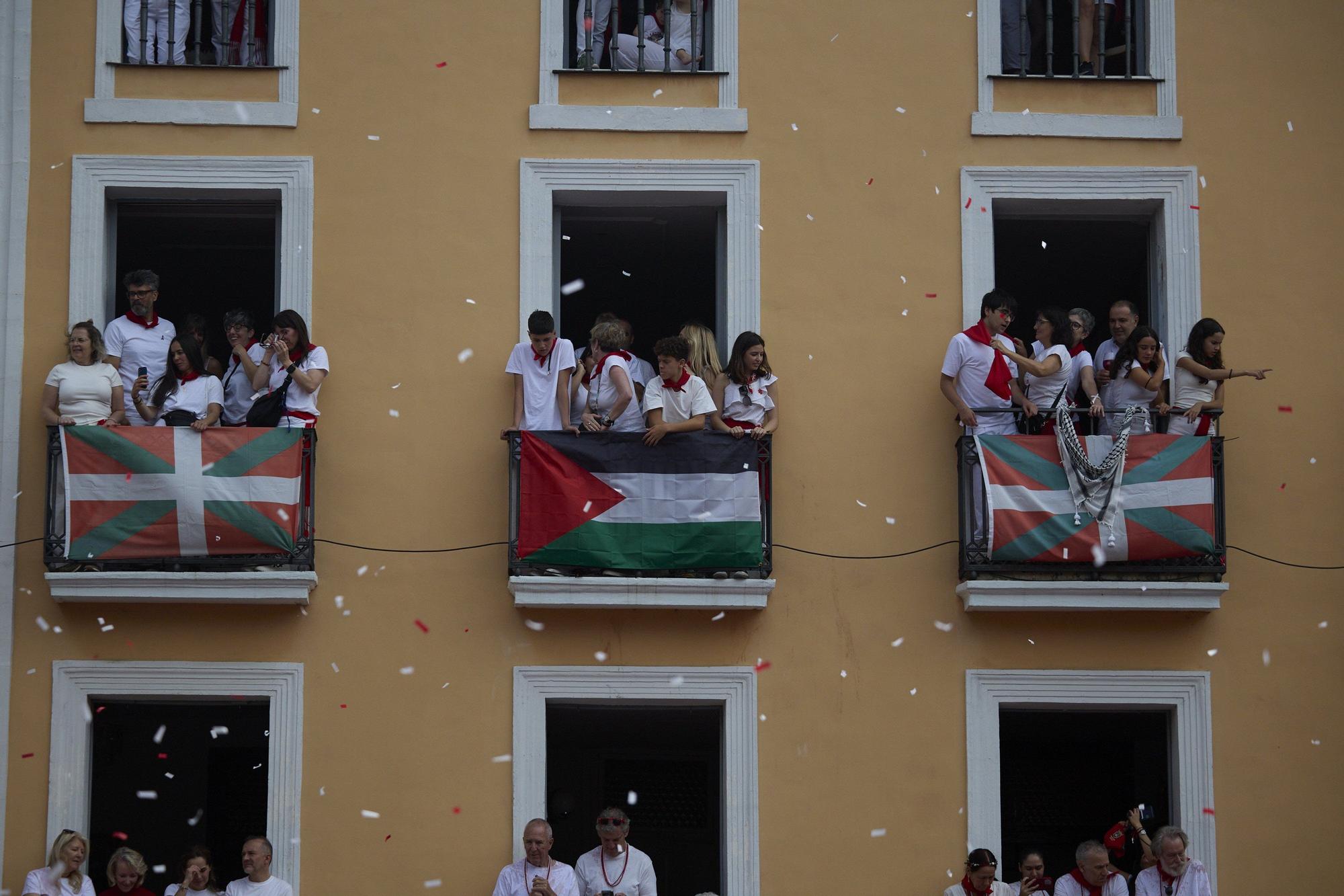 Fotos del  Chupinazo de San Fermín 2025 en Pamplona: ¡La fiesta más internacional se enciende con un grito solidario por Palestina!