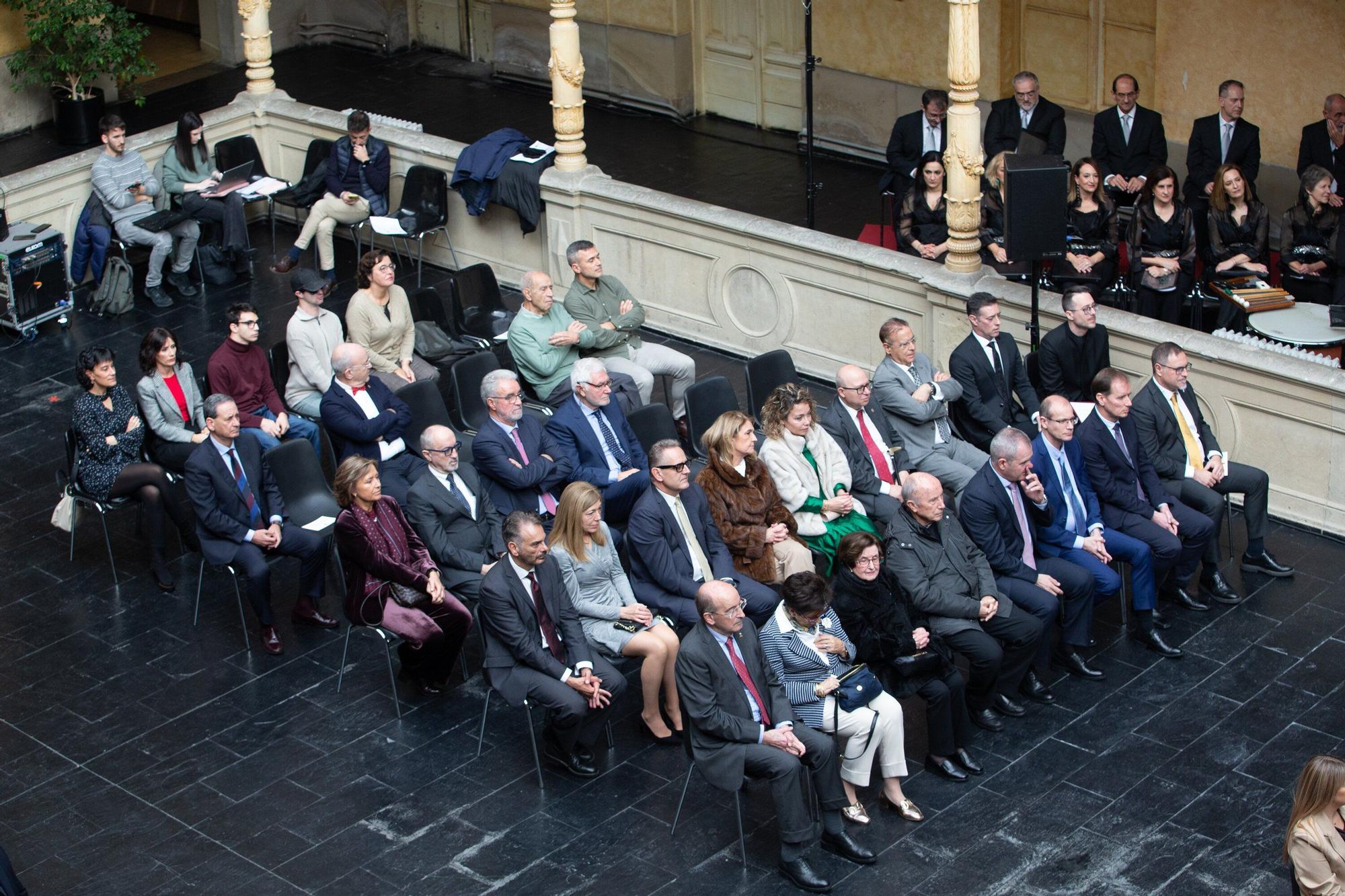 Fotos de la entrega de la Medalla de Oro de Navarra a Manuel Torres a título póstumo