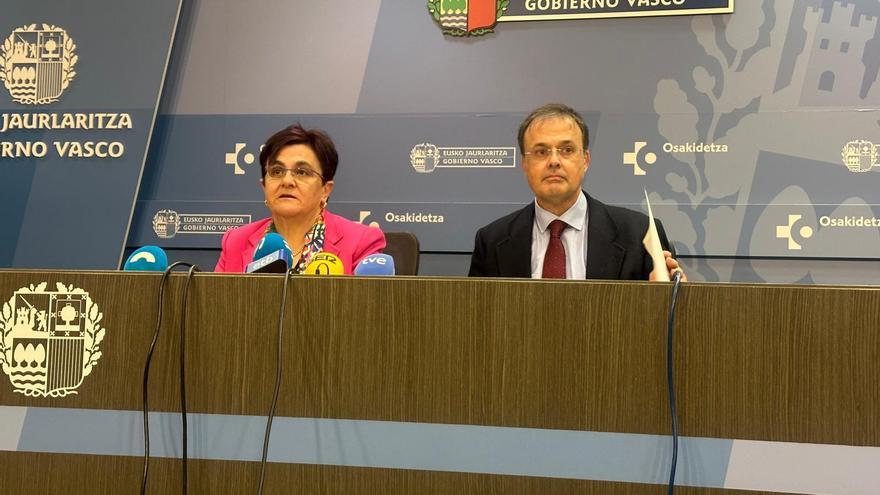 El consejero de Salud asegura que "finalmente serán menos de 30 las personas a revacunar"