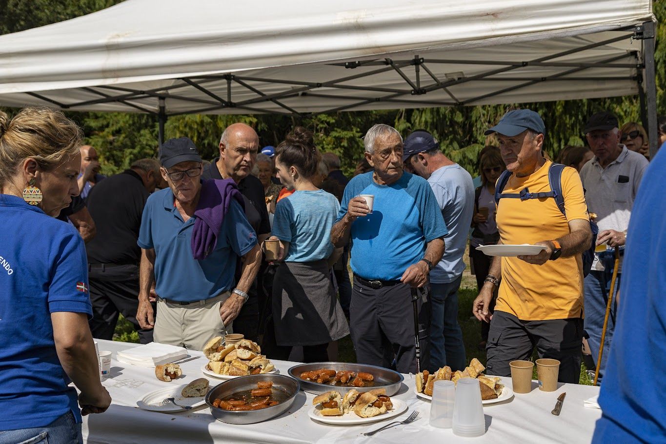 Sol y buen ambiente en la romería de Santumotz de Elgoibar