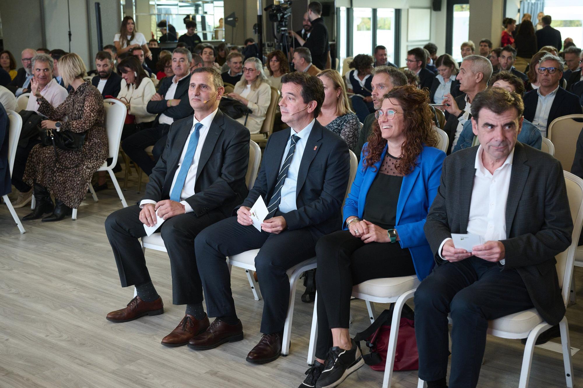 Fotos del encuentro de Laboral Kutxa para la presentación de su informe de la economía navarra