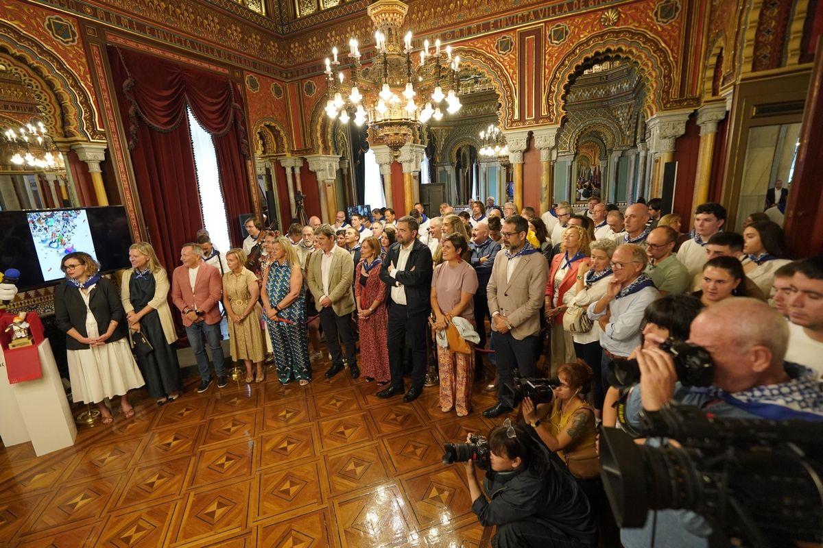Recepción a la sociedad bilbaina en el Ayuntamiento de Bilbao