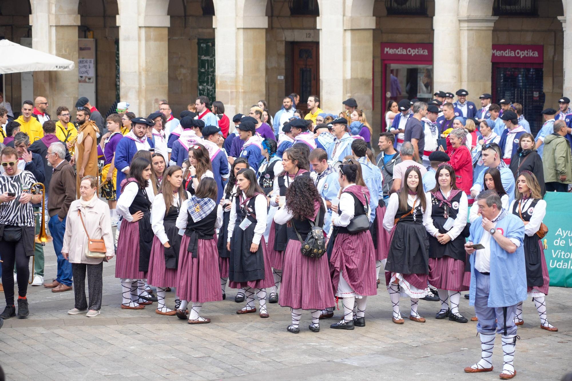 En imágenes: Las dianas llaman a la fiesta en el día de Santiago
