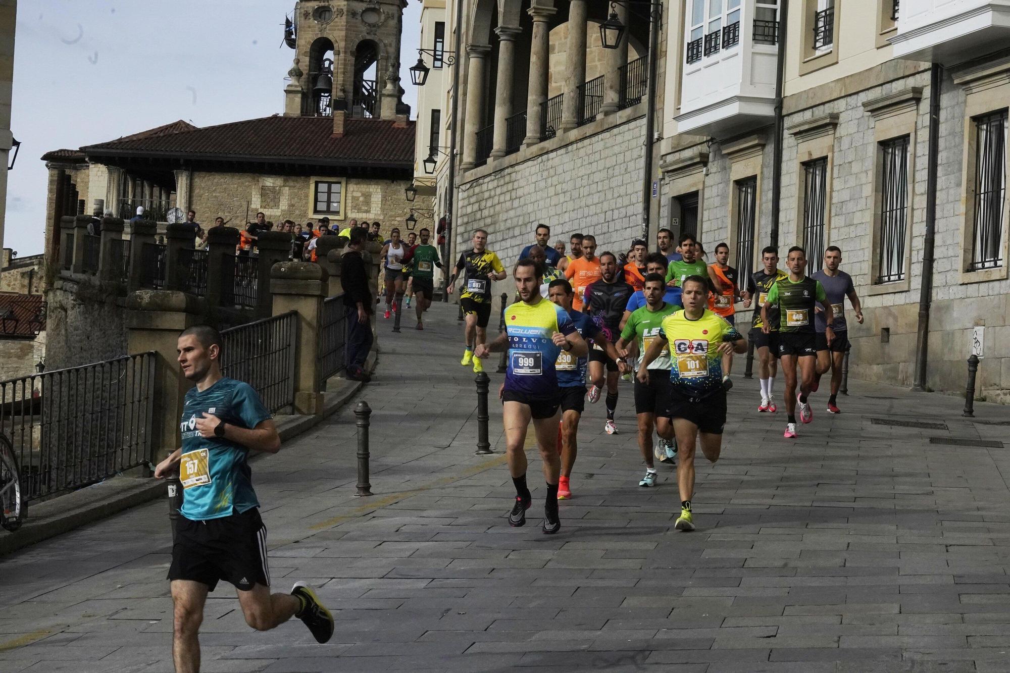 En imágenes: Miles de personas conquistan la Almendra de Gasteiz