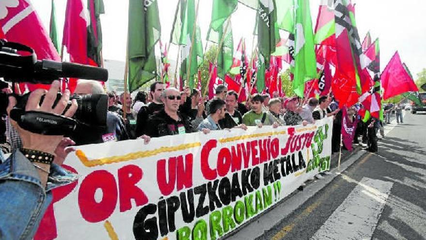 Los convenios vascos consolidan  una subida salarial superior al 2%