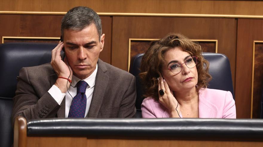 Feijóo atiza con la corrupción a Sánchez, que niega una caja ‘b’