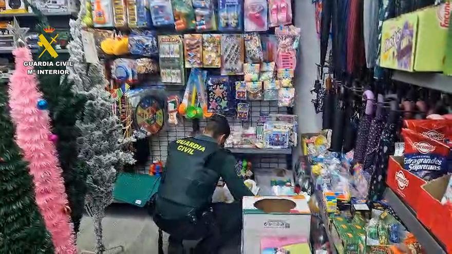 Intervienen más de 800 teléfonos y juguetes falsificados en Bizkaia