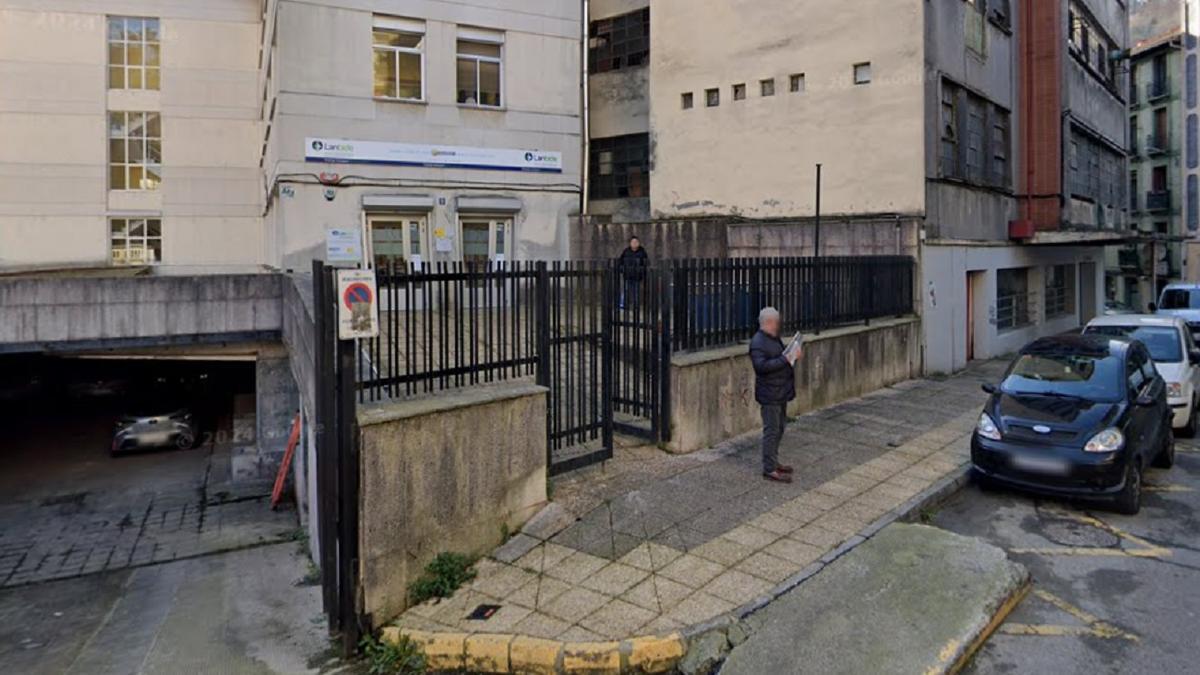 Edificio donde se sitúan las oficinas de Lanbide y del Servicio Estatal de Empleo (SEPE) en Eibar
