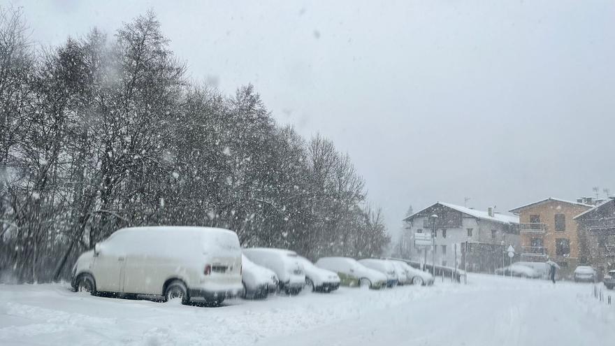 La nieve y el hielo dificultan la circulación en los puertos de Bizkaia