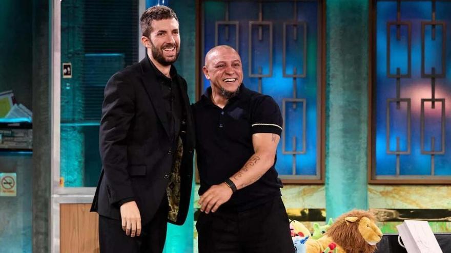 Roberto Carlos sorprende en ‘La Revuelta’: once hijos de siete mujeres diferentes y una extraña anécdota con Messi