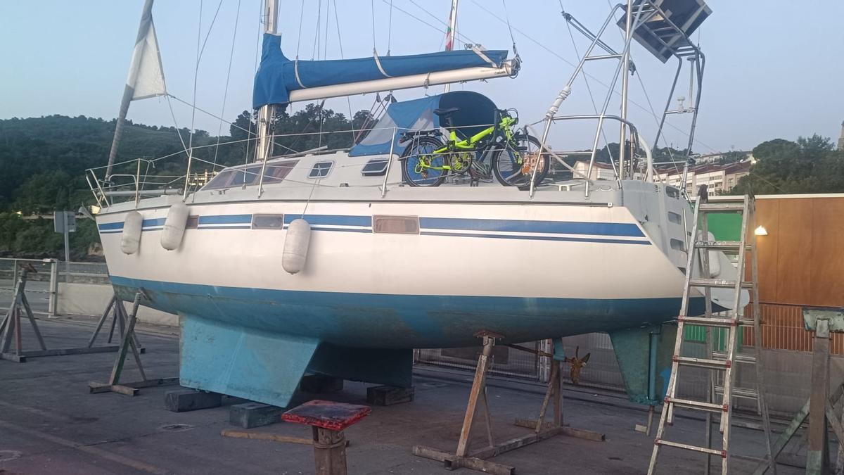 Rescatan en Gipuzkoa a 2 tripulantes de un velero a la deriva tras un encuentro con orcas