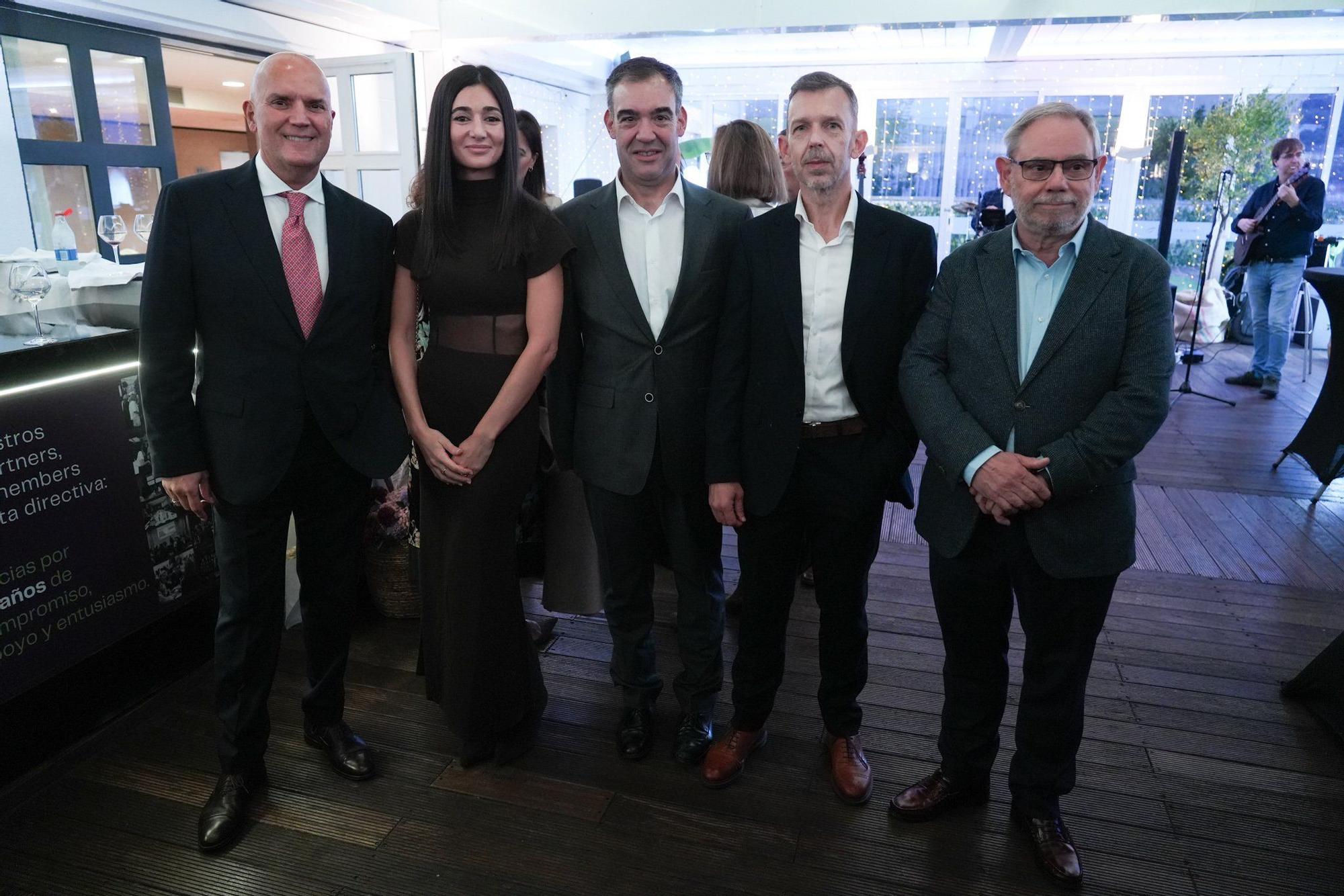 Miguel Tarela, Marta Martínez, Santiago Ansareo, Koldo Villanueva y Pedro Barreiro, director gerente del Consorcio de Aguas Bilbao Bizkaia.