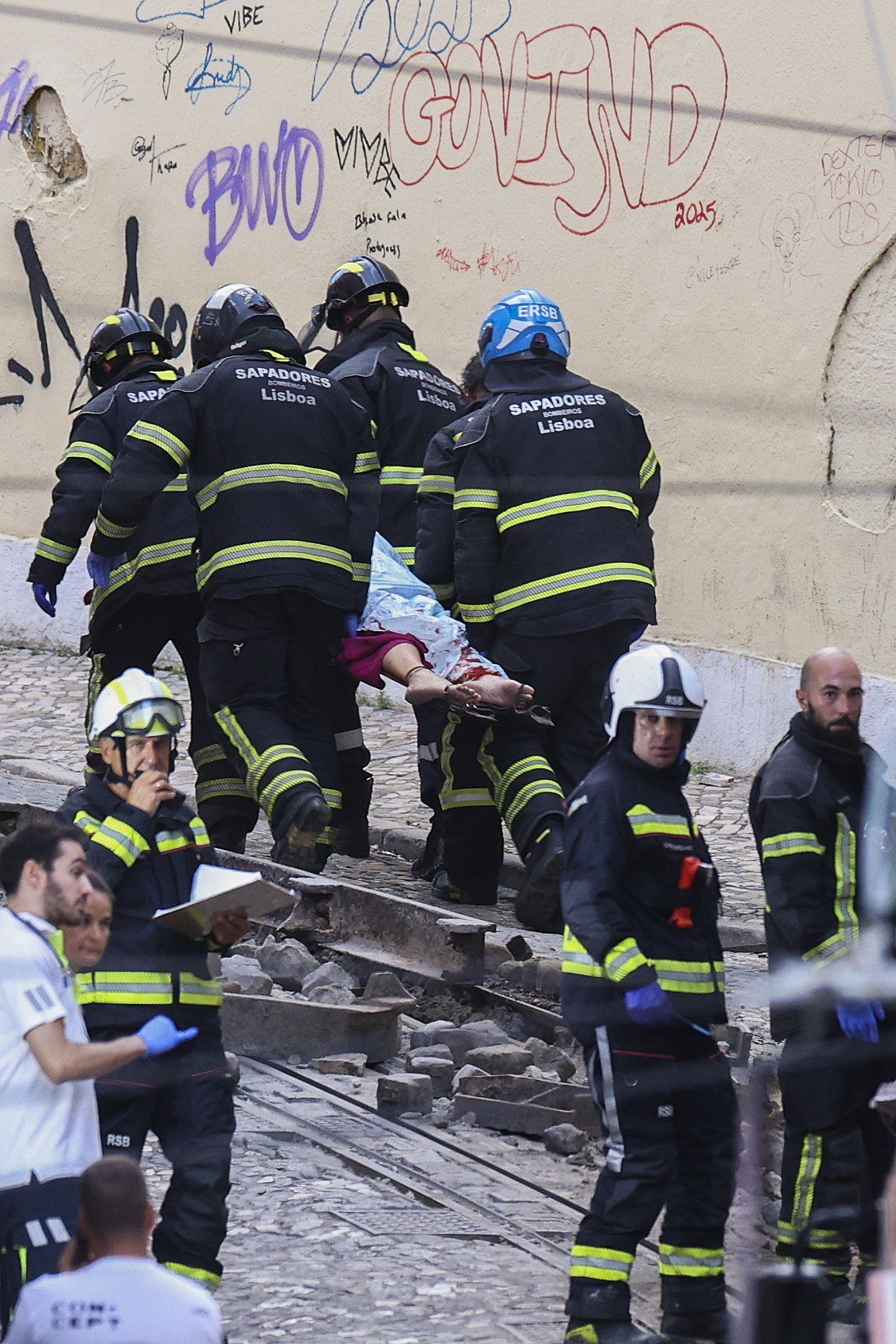 15 muertos en el descarrilamiento del Elevador de Gloria en Lisboa