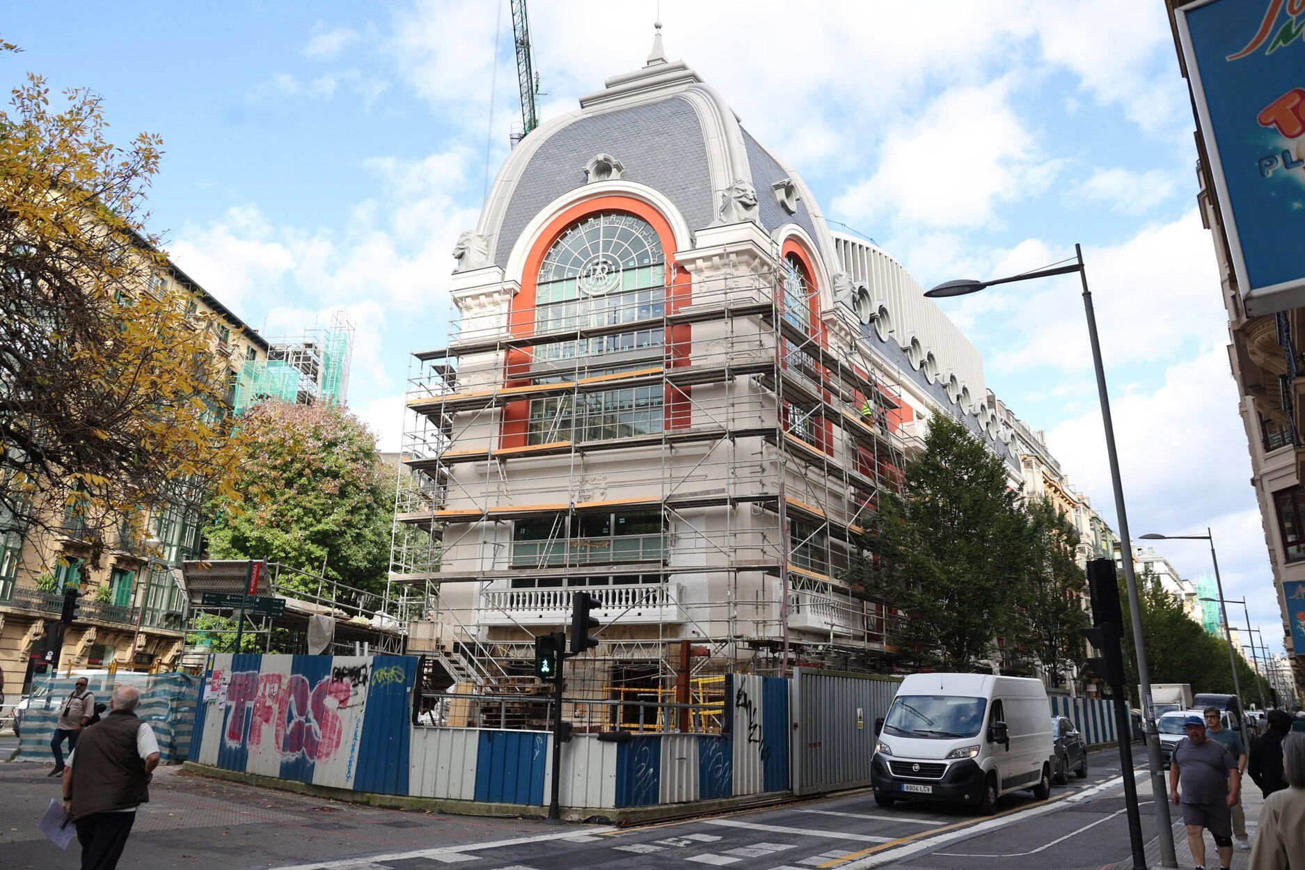 [Fotos] Empiezan a quitar el andamio exterior de las obras del Edificio de Bellas Artes