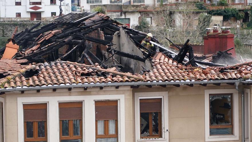 Afectados por el incendio en Balmaseda: “Destroza ver así nuestras casas, no sabemos cuándo vamos a poder volver”