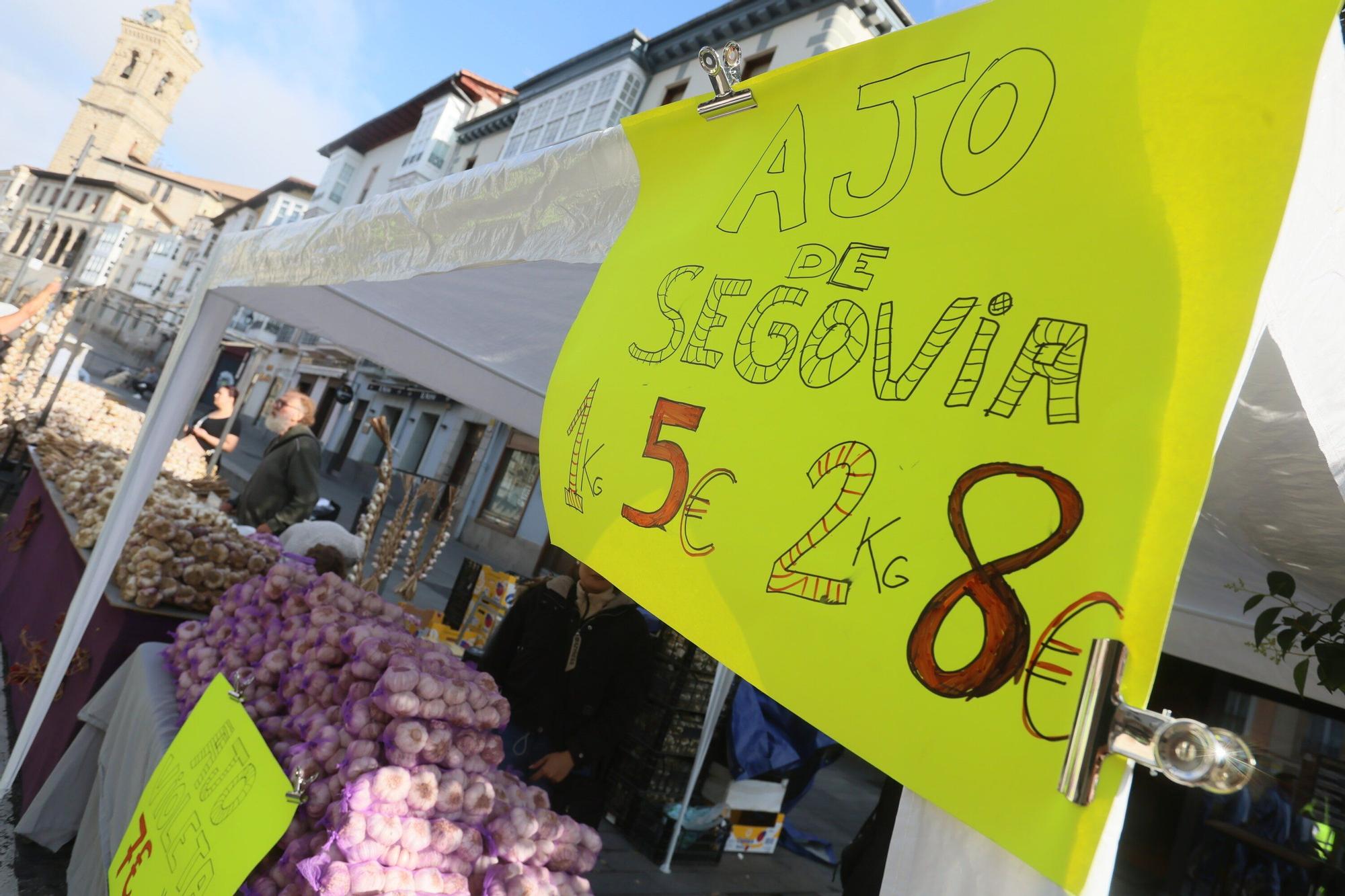 En imágenes: La feria de ajos atrae a los vitorianos un año más