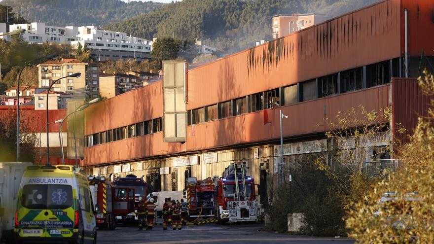 Cuatro desalojados por un incendio en la zona del antiguo matadero de Zorrotza