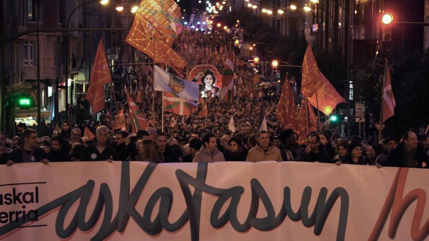 EH Bildu marcha contra el &quot;autoritarismo&quot;: &quot;No hacemos distinciones entre PP y Vox, son el mismo bloque reaccionario&quot;
