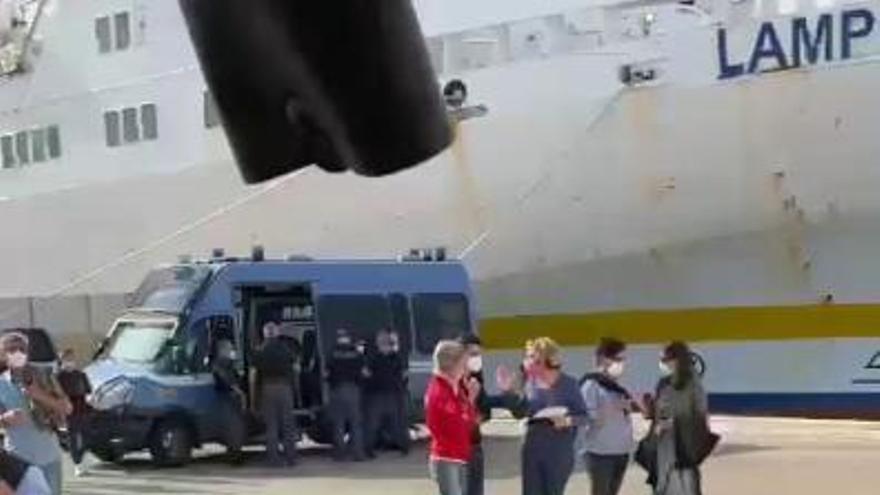 Migrantes rescatados por el Aita Mari se somete a pruebas covid