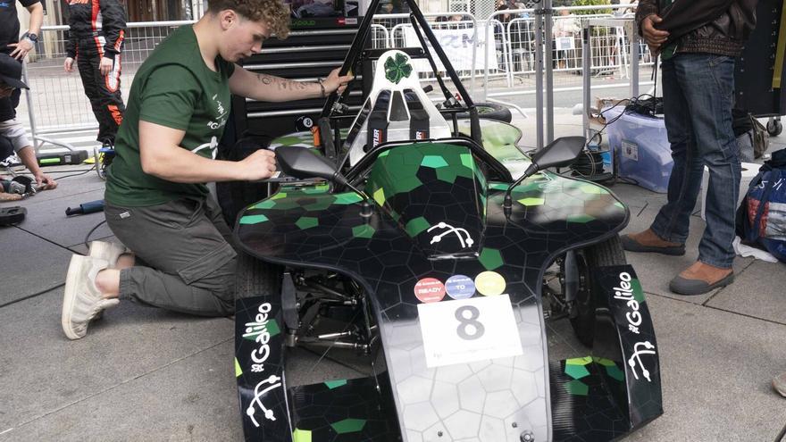 El centro de Gasteiz se convierte en circuito de coches