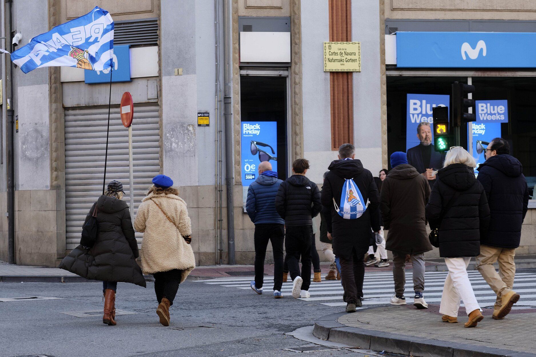 El frío no frena a la afición txuri-urdin en Pamplona