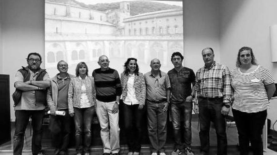 S. Mushe, M. Ros, D. Caballero, M. Mendizabal, C. Apesteguía, A. González, R. Urra, J. Eraso y M. Elcano, representantes de los ayuntamientos y la asociación.