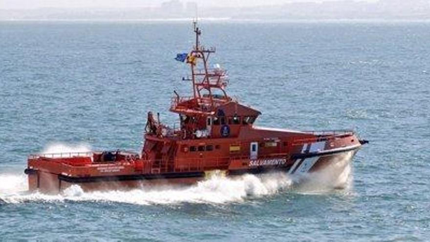 Más de 400 inmigrantes rescatados de diez pateras este lunes en Canarias