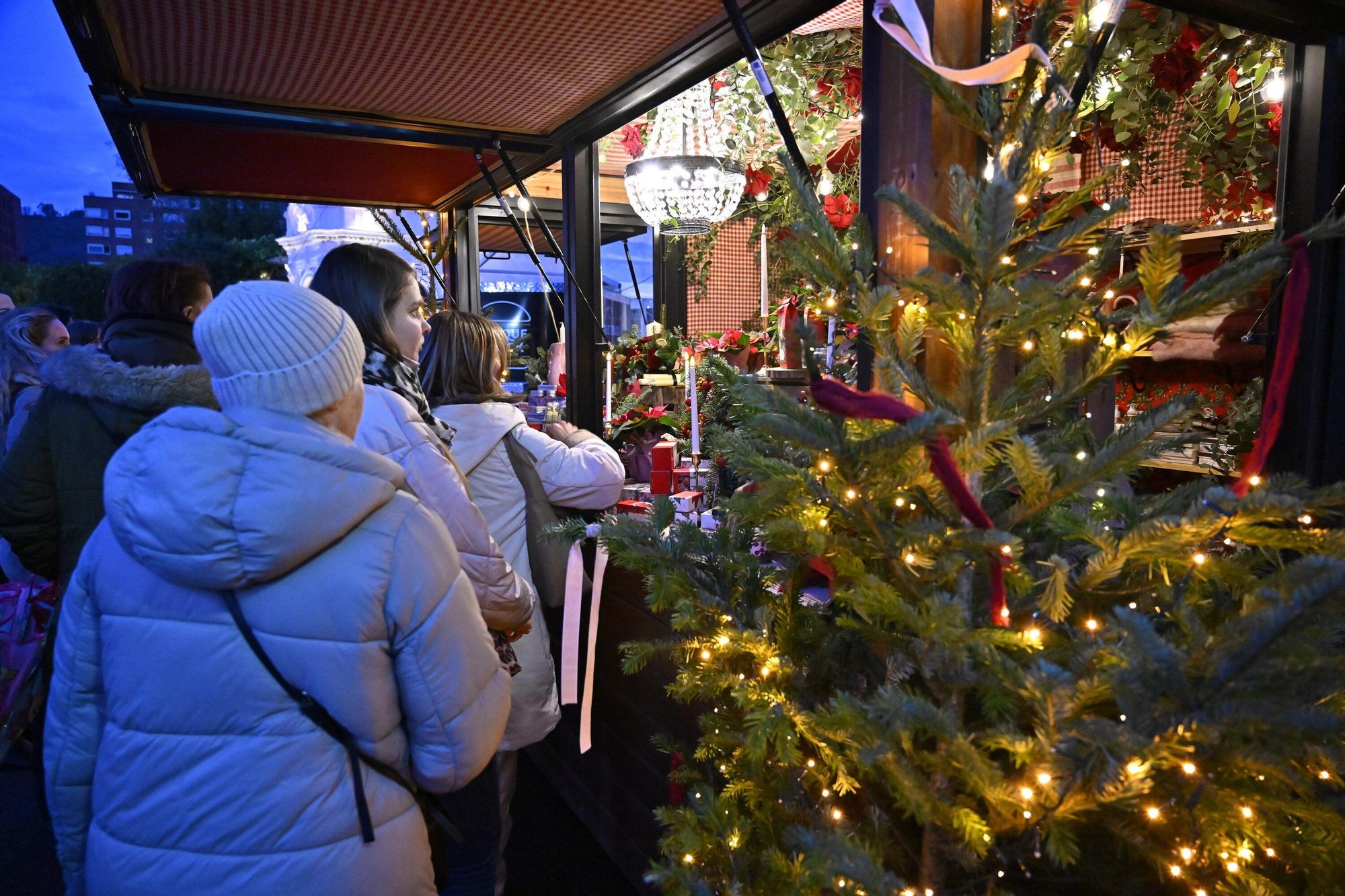 En imágenes: Luz, sonido y tradición, el mercado de Navidad de Bilbao abre sus puertas