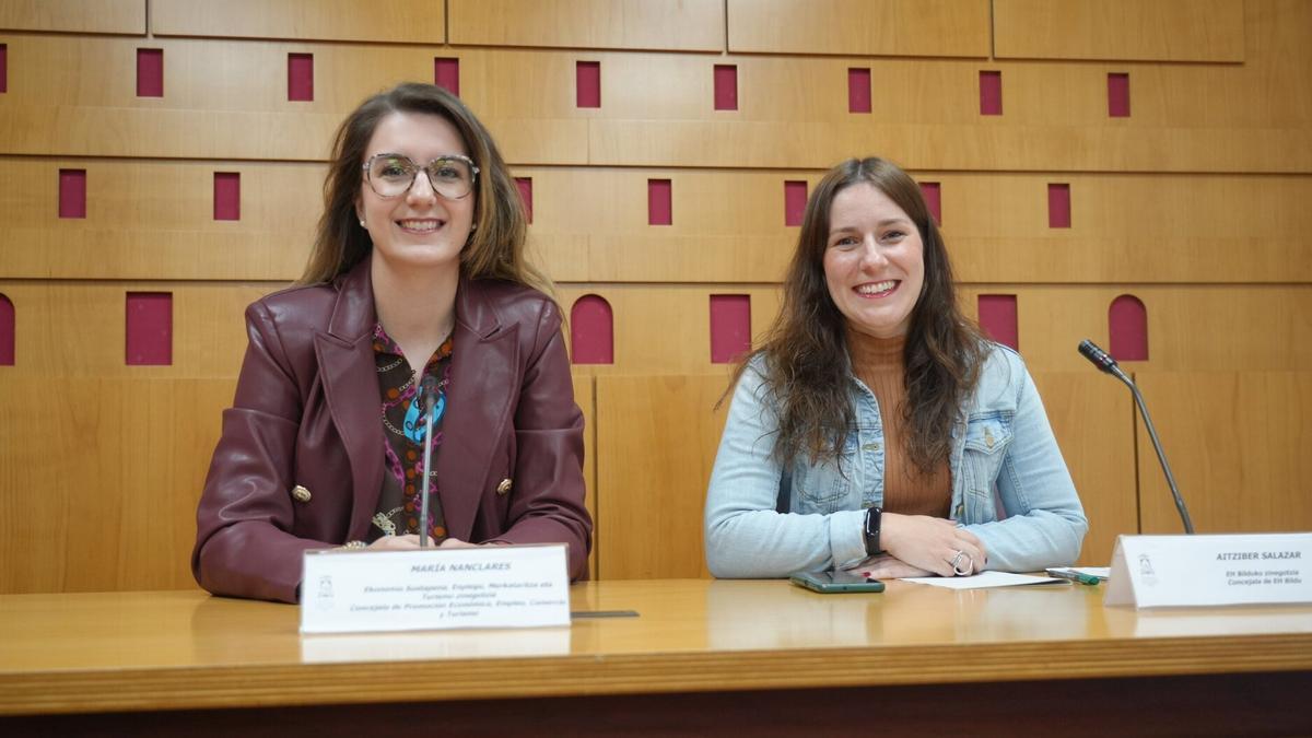 María Nanclares y Aitziber Salazar en la presentación.