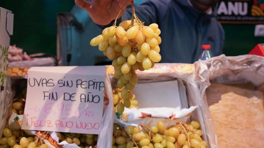 Pelar las uvas y cortarlas puede prevenir atragantamientos en menores de 5 años