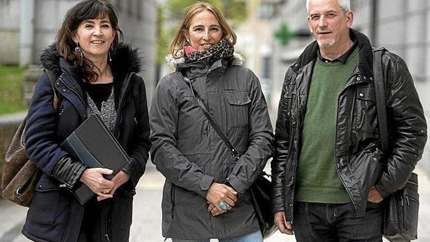 Amaia Urzelai, profesora de la red pública, Patricia Baz, de la red concertada, e Ignacio Retegi, de la red de ikastolas, debaten y analizan el sistema educativo vasco y los retos que debe afrontar en el futuro.
