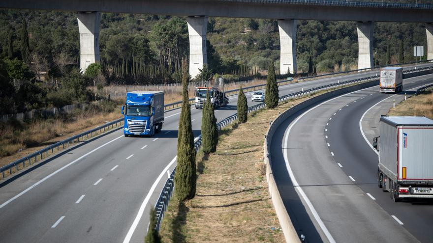 El Gobierno español revisará las tarifas del transporte de mercancías ante el aumento del precio del combustible