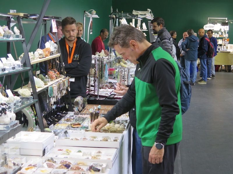 Los minerales, los fósiles y los dinosaurios toman Urretxu