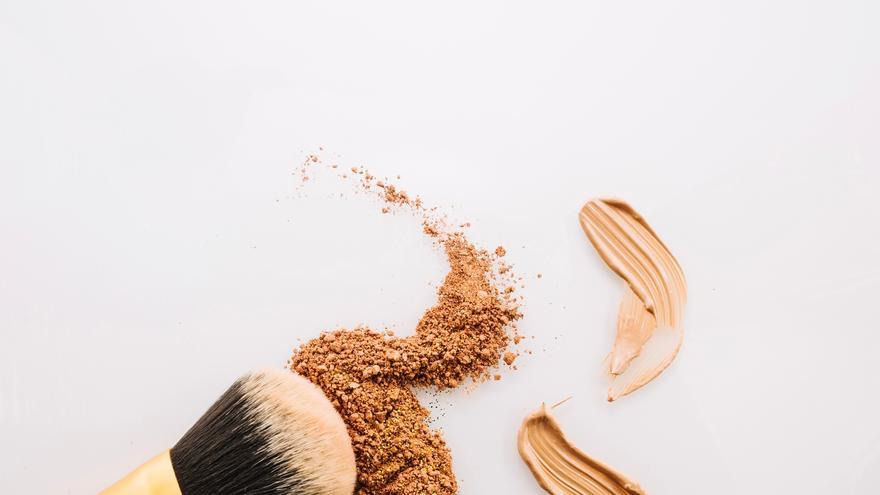Adiós al maquillaje: La Ordenatriz desvela su truco para limpiar sus manchas sin frotar