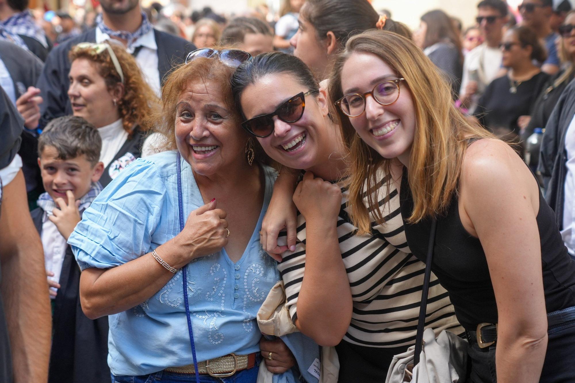 En imágenes: Blusas y neskas desfilan en una kalejira por Santiago