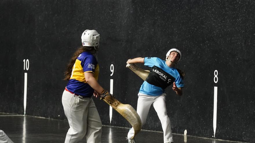 Arai pone la letra y la música en el Women Winter Series