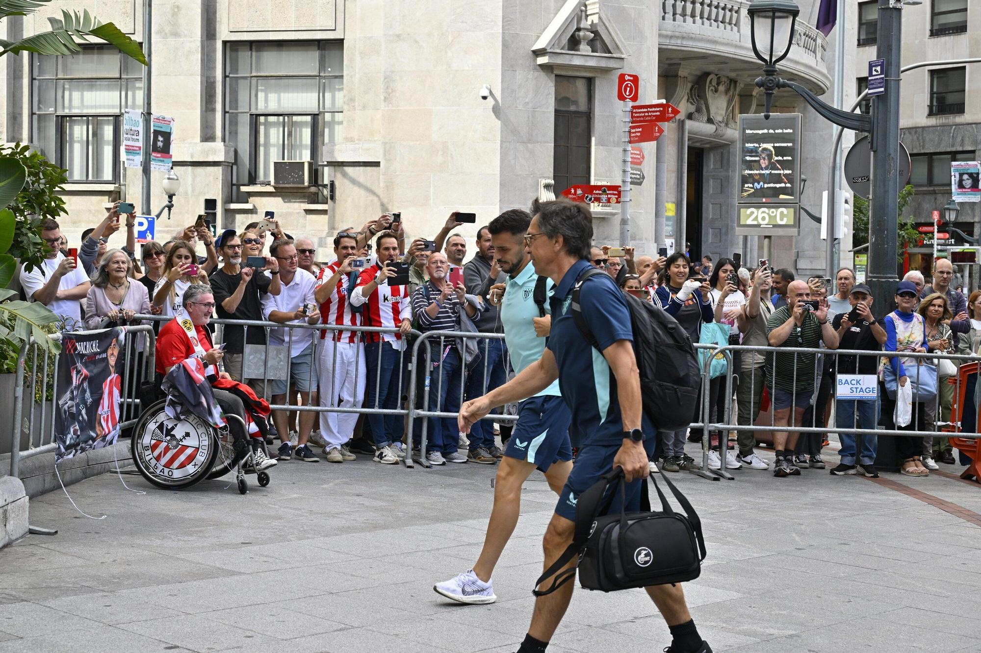 El Athletic llega al hotel Carlton