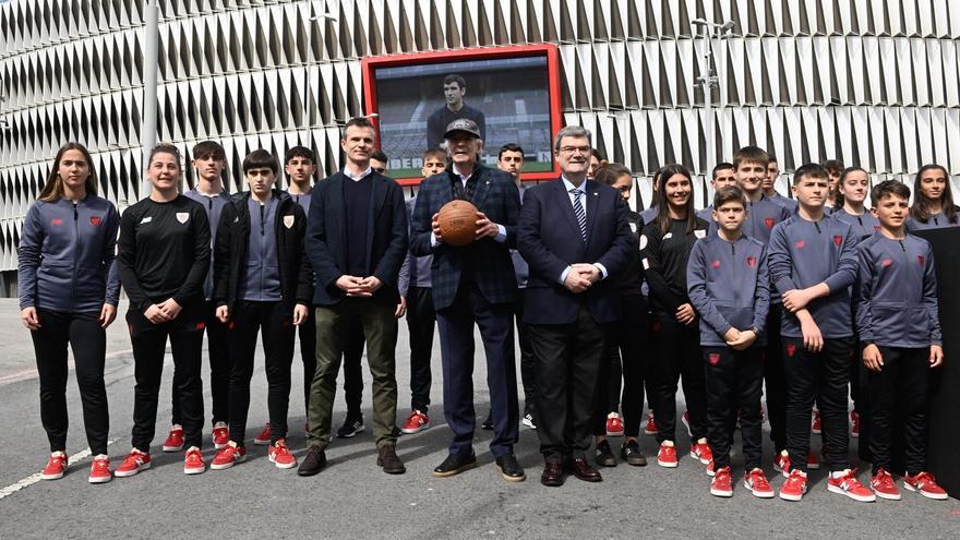 Iribar tendrá este 2023 una estatua de dos metros en la explanada de San Mamés