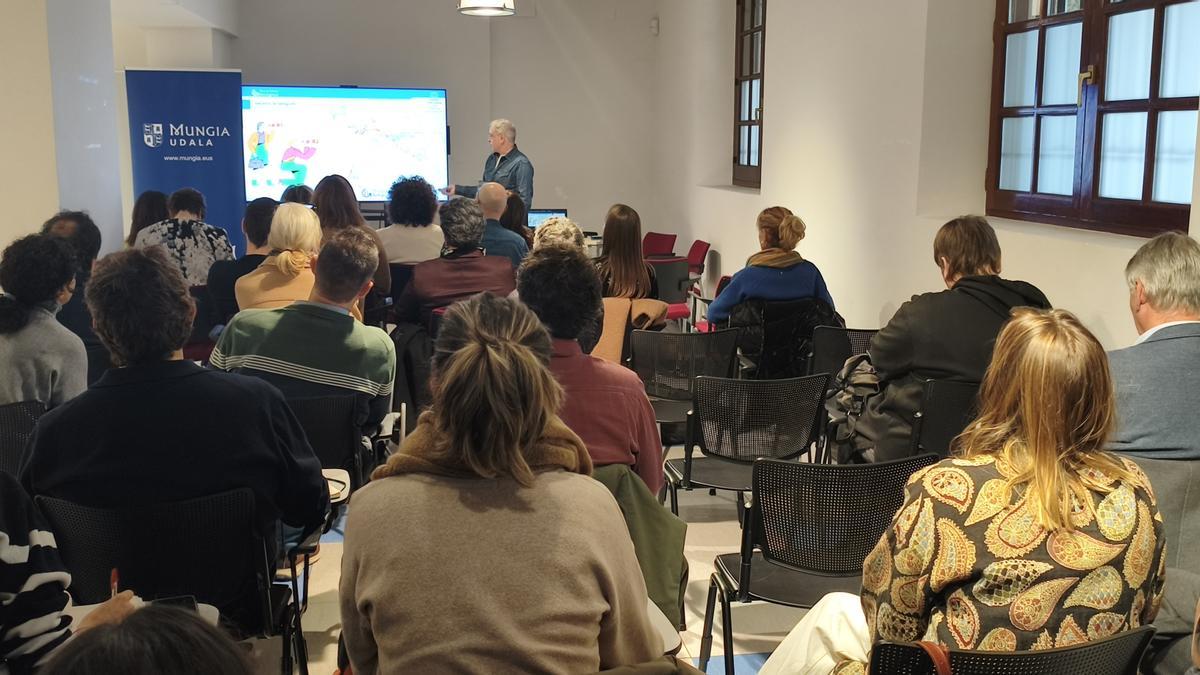 La sala de exposiciones del Ayuntamiento de Mungia acogió ayer la presentación del plan estratégico.