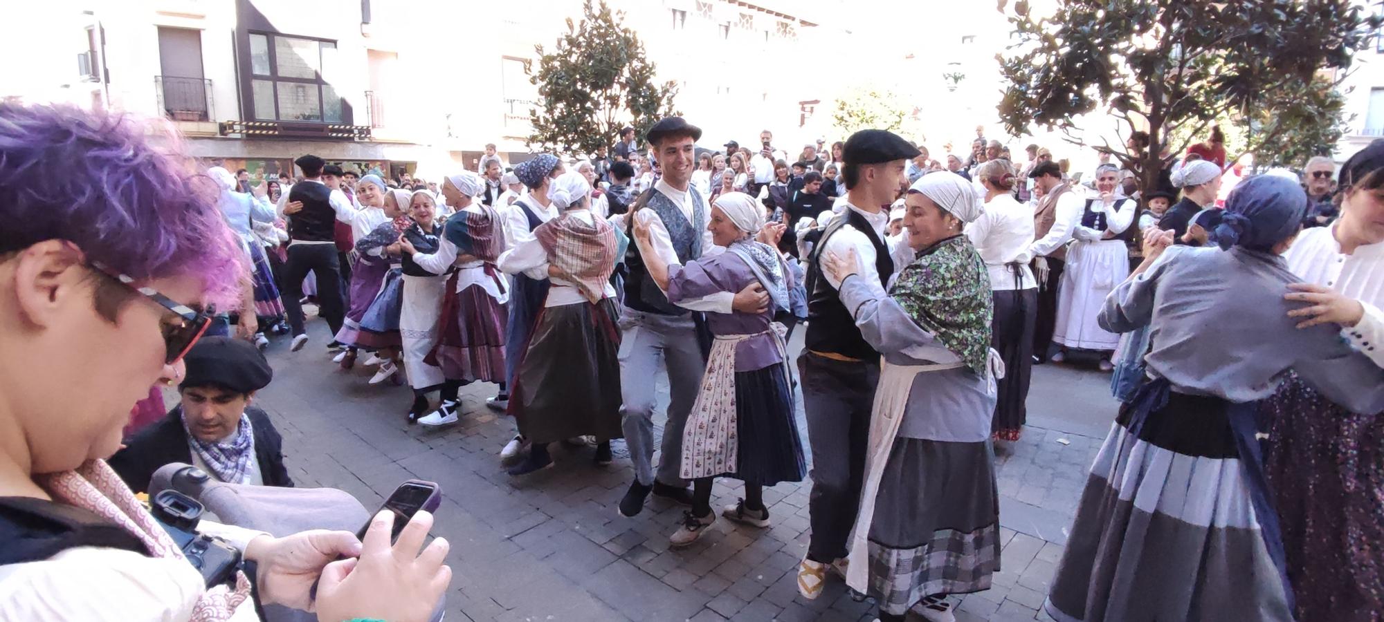 Debako Euskal Jaia iruditan