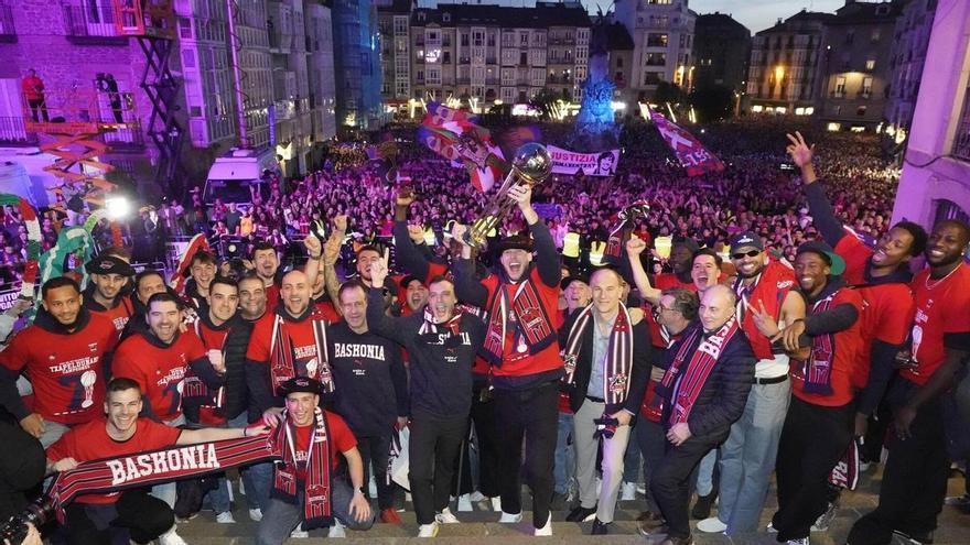 El Baskonia se da un baño de masas para el recuerdo en la Virgen Blanca