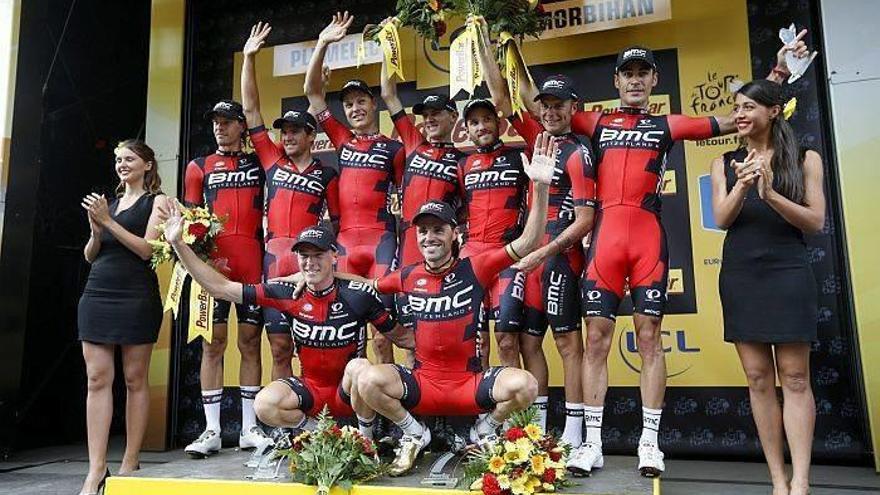 BMC gana la crono por un suspiro al Sky de Froome, que acumula aún más renta