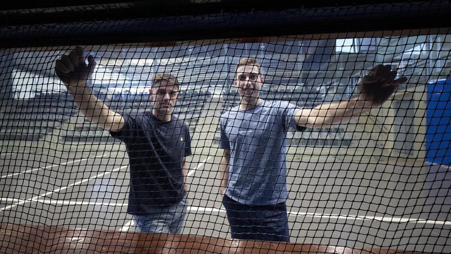 Iker Espinal y Luis Sánchez, dos pelotaris profesionales de trinquete, competirán el viernes 5 de junio en el Trinkete de Mendillorri