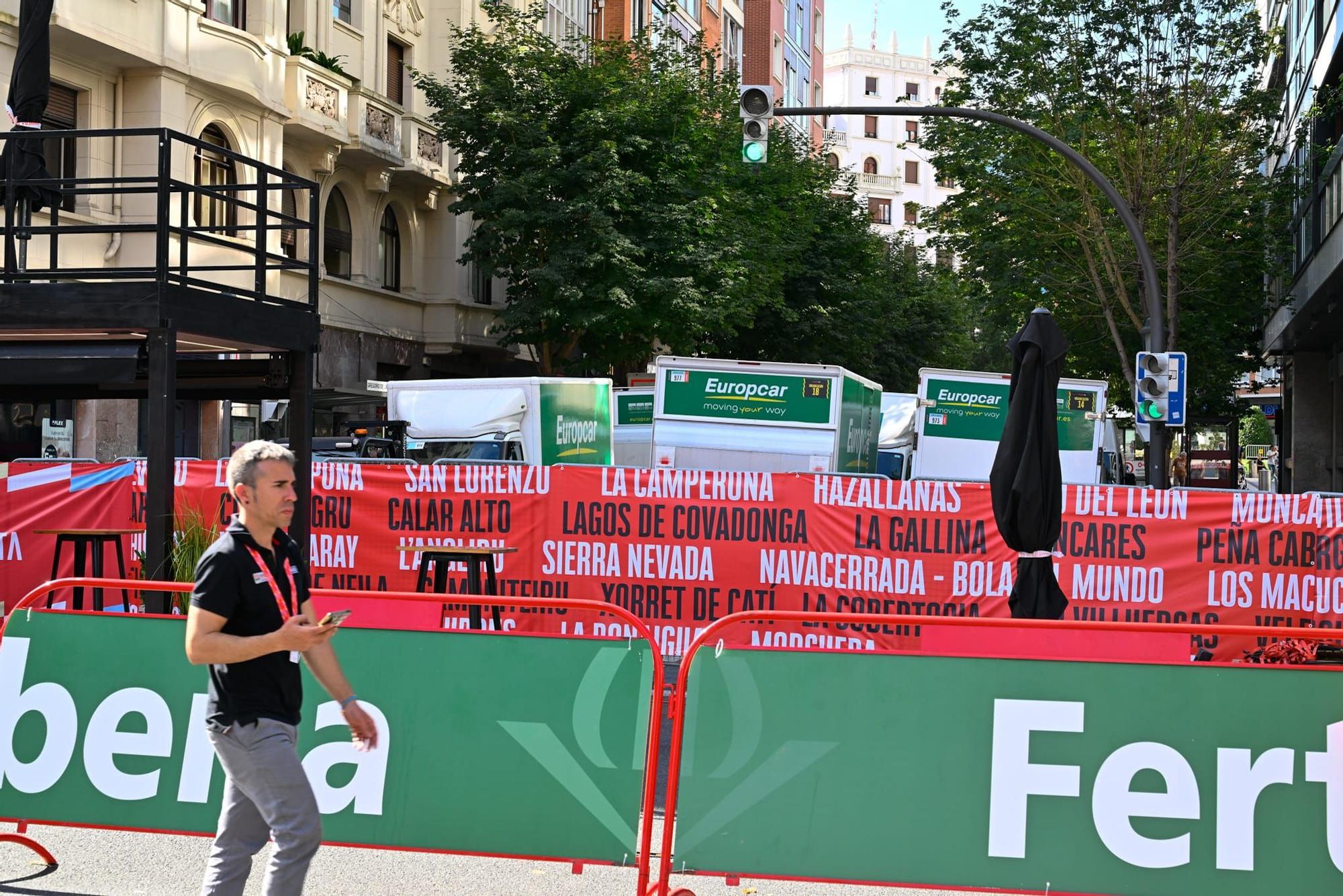 La Vuelta llega a Bizkaia: las imágenes del montaje en Bilbao