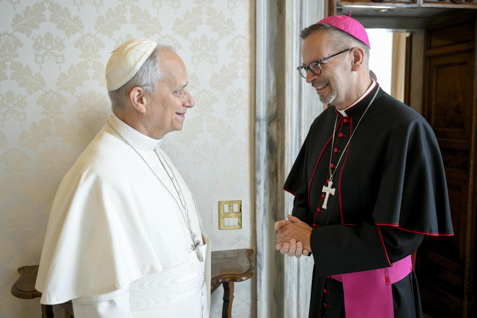 En imágenes: El Papa León XIV elige sus cuatro películas favoritas en un encuentro con personalidades del cine